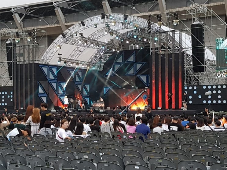  울산 2017 서머페스티벌 종합운동장 보조경기장에서 마마무 , 지코 , 다이나믹듀오 , DJ DOC