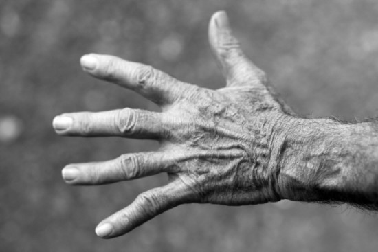 “72세까진 일해야 입에 풀칠”…연금 수령자 절반 이하 “72세까진 일해야 입에 풀칠”…연금 수령자 절반 이하