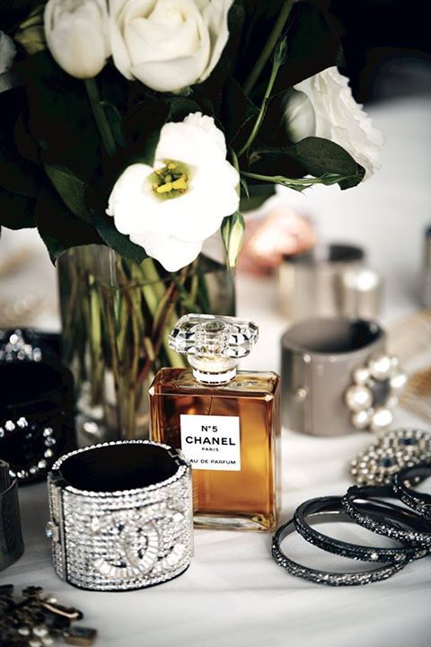  프랑스 Chanel 샤넬 본사 직원 조향사 마드모아젤 프리베 마케팅 워크샵 No.5 Baudruchage 보드르사쥐 넘버파이브 봉랍 실링 왁스 만들기 향수 생산 공정 30초 한병