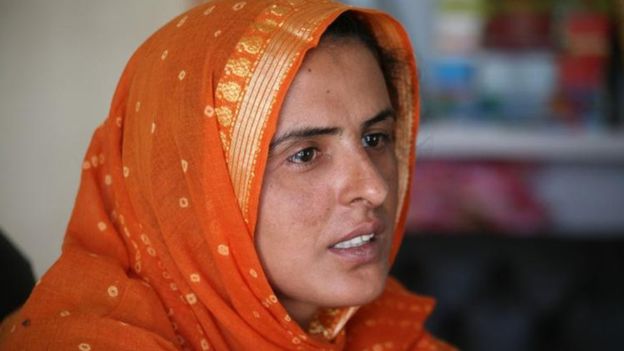 Pakistan village council orders 'revenge rape' of girl - 파키스탄 마을 위원회는 여자를 보복 강간하라고 지시하다.