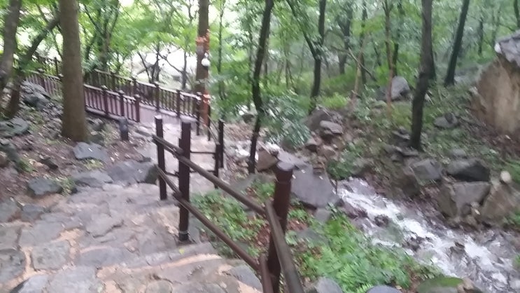  서산여행 국보84호 장맛비 용현계곡 계곡물 넘쳐나다   서산 용현리 마애여래삼존상