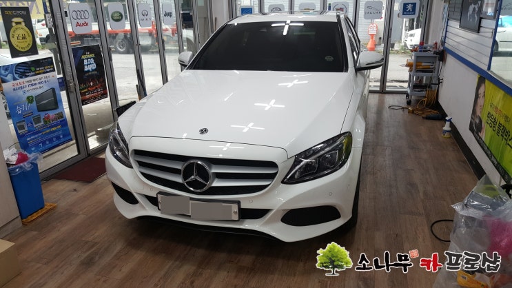  벤츠 C클래스 W205 아이나비X1 매립 장착