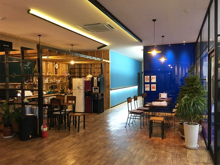 파란직업전문학교 - 카페같은 분위기, 로비 전경입니다. 파란직업전문학교 - 카페같은 분위기, 로비 전경입니다.
