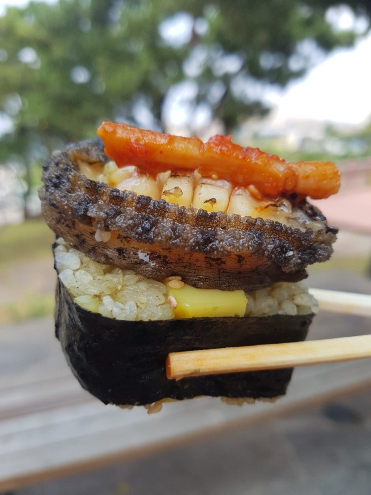 공항근체 줄서서 먹는 전복김밥 제주김만복