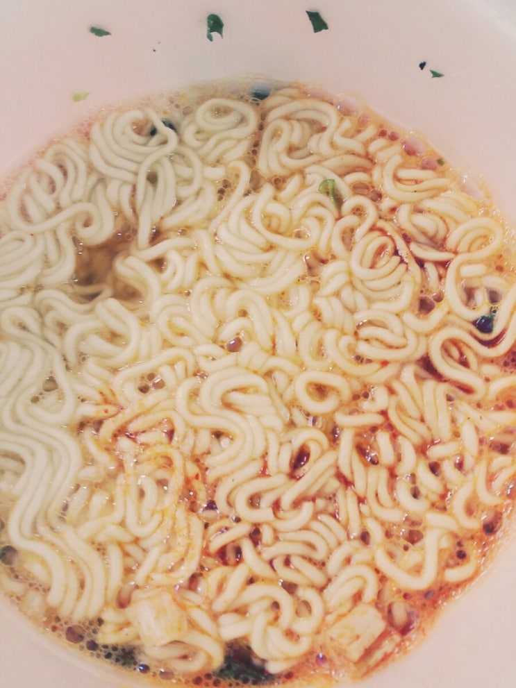  큰사발면 신라면 냠냠