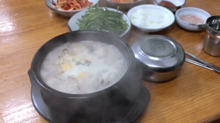 24시간 영업하는 서울대입구 신의주찹쌀순대에서 순대국밥 혼밥