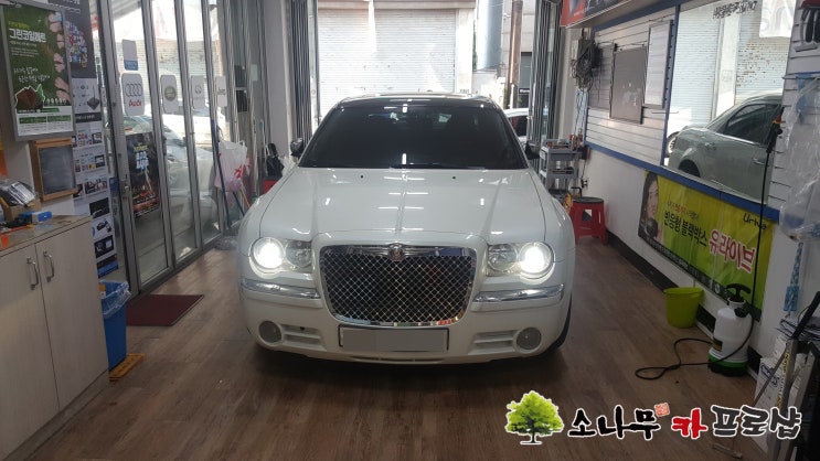 크라이슬러 300c 후방카메라 교환 블랙박스 장착