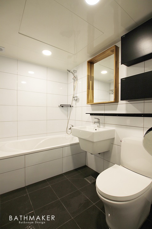 원목 욕실 거울이 포인트인 화이트 욕실 리모델링, 남양주 금곡동 신성푸른솔 아파트 욕실 후기, UBR 욕실 리모델링