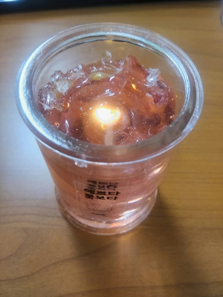  향초 선물 받아 켜보니 향기가 솔솔~