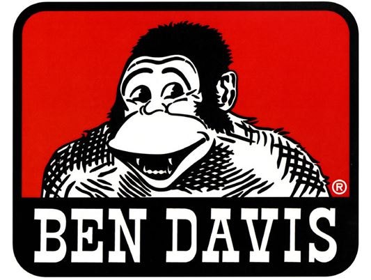 겸손하게 웃고있는 고릴라 벤 데이비스 (Ben Davis)