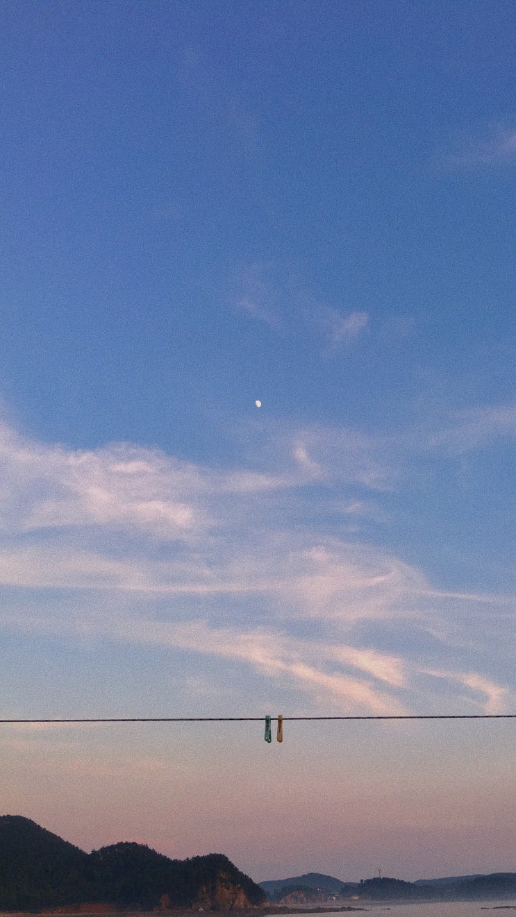 하늘 배경화면 파랑/구름/달 고화질 배경화면하기좋은사진 아이폰배경화면