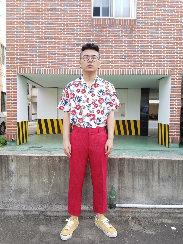  데일리룩 #66 플라워 셔츠 & 레드 팬츠로 시원한 여름 코디하기