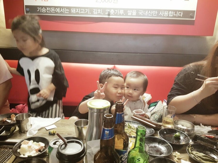  이웃집사람들과 저녁먹으며 술한잔...