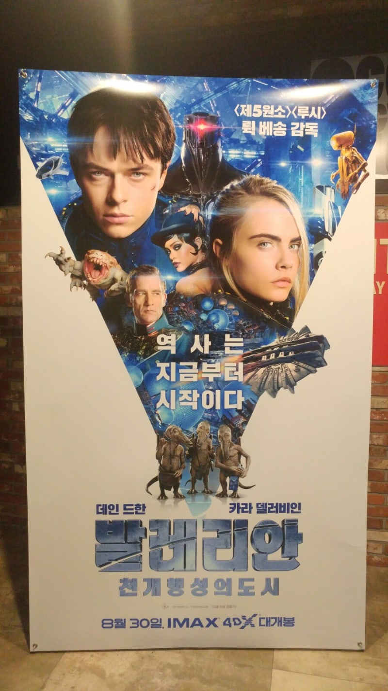 사람들은 노먼 오스본이 그린 고블린 말고도 더 있다는 걸 알잖아, 그치? 윌렘 대포는 고블린 연기를 진짜 잘했지만, 난 아직도 노먼이  앞으로 스파이더맨 영화에서 조력자 역할이라도 하면서 촉매가 되길 바라. : r/Spiderman, image size:800x1422