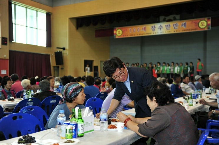  윤충식에게 토요일이란? 행사다.       경로잔치/ 중일고 총동문회/                고모리 페스티발/축구대회
