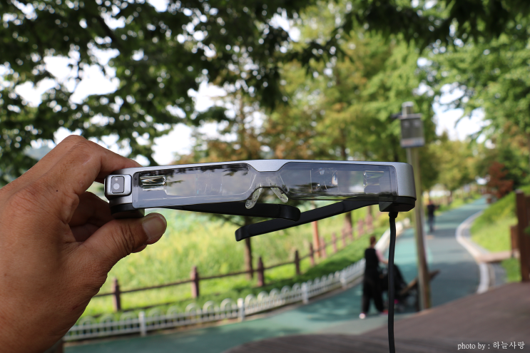  DJI 드론에 어울리는 웨어러블 글라스 엡손 모베리오 BT-300.