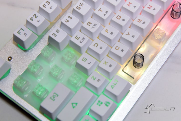  기계식키보드를 따라잡는 RIZUM G-FACTOR Z85 RAINBOW 알루미늄 플런저 게이밍 키보드!