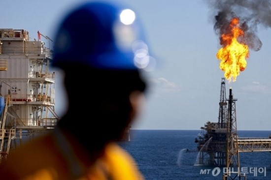 유가, 허리케인 '어마' 우려와 정유공장 재가동에 상승...WTI, 1% ↑ 유가, 허리케인 '어마' 우려와 정유공장 재가동에 상승...WTI, 1% ↑