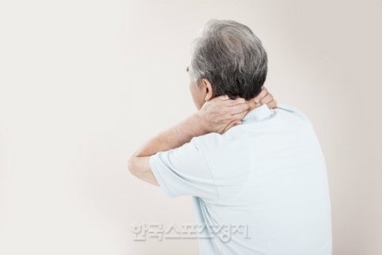 팔방미인 된 암보험…생활비까지 지급하니 "그뤠잇" 팔방미인 된 암보험…생활비까지 지급하니 "그뤠잇"
