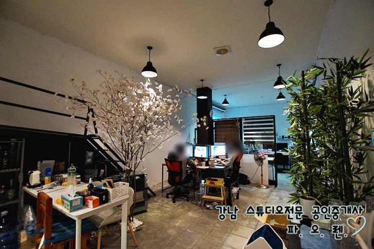  스튜디오겸 사무실 임대 - 월 160만원, 복층시설, 내부화장실, 신논현역 + 논현역 더블역세권, 빠른입주 가능, 찾기 쉬운 위치, 내부 깔끔인테리어