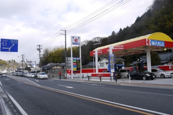 하루 두세 곳씩 문 닫는 일본 주유소…이유는?