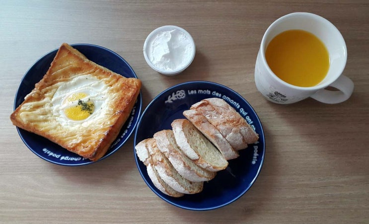  계란빵과 바게트로 간단히 식사 해결!
