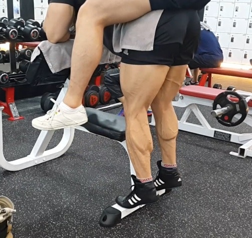 보디빌더 이승철선수의 종아리(비복근)운동 "동키 카프 레이즈"
