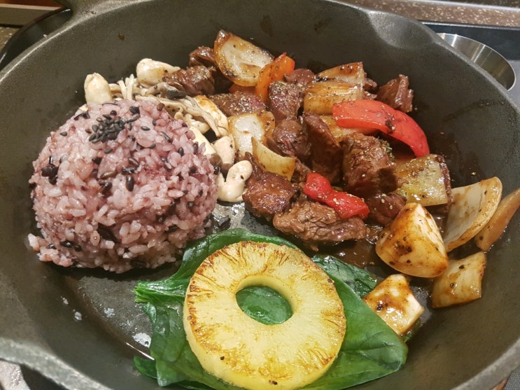  압구정현대식품관 마스터키친 스테이크 맛있어요