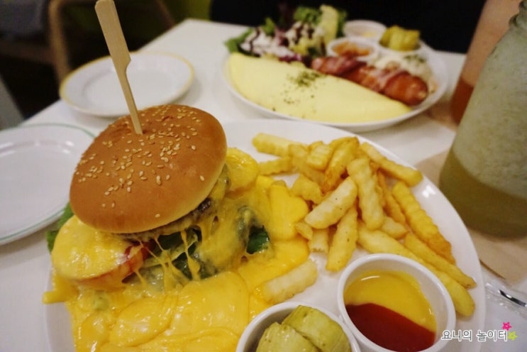  [상수동맛집] 투소유 치즈폭포버거, 오믈렛플레이트 브런치 냠냠