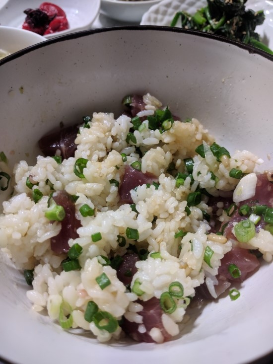  마구로덮밥(まぐろどんぶり, マグロ丼)과 일본식 된장국(みそしる, 味噌汁) 만들기