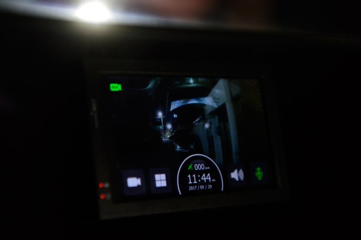  어느곳에서도 잘보이는 IPS액정의 프리미엄 GXR1000블랙박스