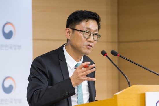 주택연금 '상속분쟁' 줄어든다…'배우자 자동승계' 신탁 허용 - 가입시 유언대용신탁 선택시 수급권 승계, 일시 인출금 상환시 월지급금 상향 조정 주택연금 '상속분쟁' 줄어든다…'배우자 자동승계' 신탁 허용 - 가입시 유언대용신탁 선택시 수급권 승계, 일시 인출금 상환시 월지급금 상향 조정