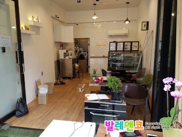  커피숍 카페 인테리어 / 커피전문점은 가구제작만 잘해도 뽀내난다.