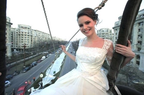 루마니아, 기네스북에 등재된 세계에서 가장 긴 웨딩 드레스 