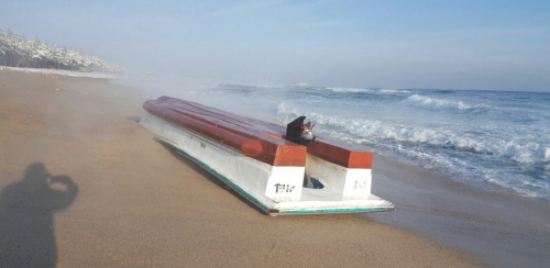 속초해경, <b>거진</b>동방해상 <b>실종</b>어선 해안가 발견