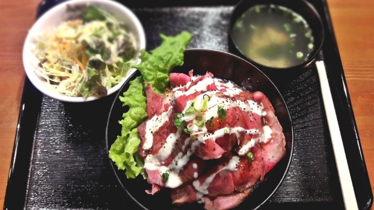 신주크(新宿) 니크도로보(肉泥棒) 로스트비프덮밥 신주크(新宿) 니크도로보(肉泥棒) 로스트비프덮밥
