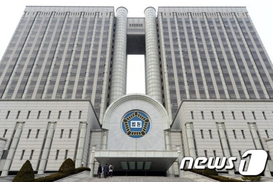 운전자 내비게이션 조작 중 사고…法 "보험사, 동승자도 배상해야" - 법원 "동승자 내비 입력 오류, 주의 의무 위반 아냐" 운전자 내비게이션 조작 중 사고…法 "보험사, 동승자도 배상해야" - 법원 "동승자 내비 입력 오류, 주의 의무 위반 아냐"