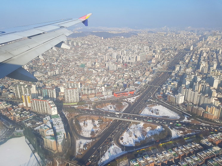  하늘에서 본 눈내린 지상의 모습