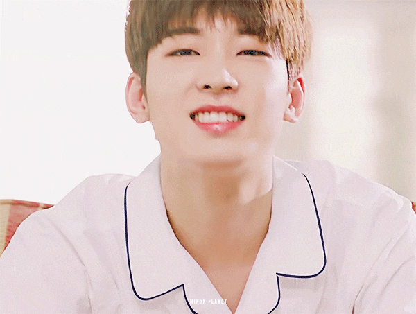 SEVENTEEN Wonwoo：照片、動圖、桌布、高畫質圖片與眼鏡造型特輯