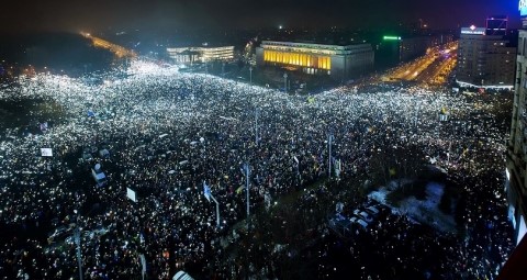 [루마니아] 50만개의 불빛을 비추다. - 내각과 부패 정치인들은 물러나라!