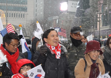 김진태 <b>특검법 개정</b>, 의원 9명 동참