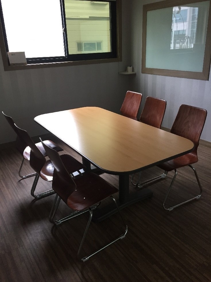 6인 회의용 테이블 