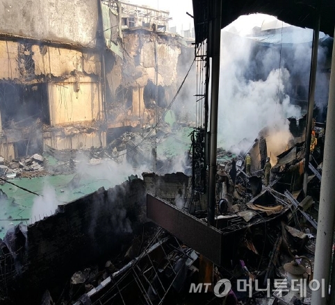 전통시장 화재보험·지진보험, 보험료 정부지원 속도나나 - '지진보험 및 전통시장 화재보험 활성화 방안' 정책토론회, 금감원장 "정부 분담방안 고민해야" 전통시장 화재보험·지진보험, 보험료 정부지원 속도나나 - '지진보험 및 전통시장 화재보험 활성화 방안' 정책토론회, 금감원장 "정부 분담방안 고민해야"