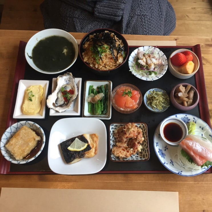  보정동카페거리에서 맛본 일본가정식과 초밥 @요루히루