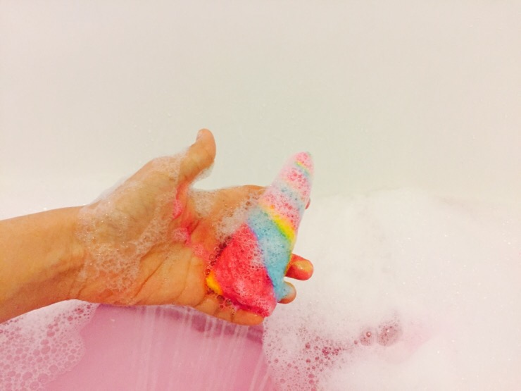  영국 제품 후기 : 러쉬 유니콘 혼 버블바(Unicorn Horn bubble bar)