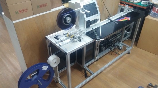  볼피더 자동기로 평상시에는 수동기로도 사용할 수 있는 설비 