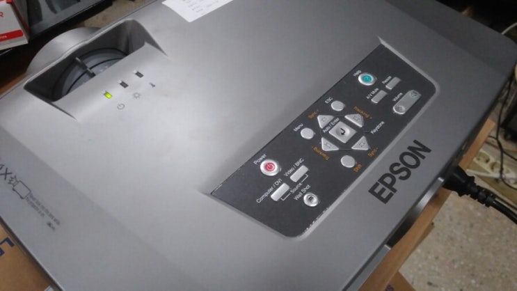  엡손  4000안시 xga 중고프로젝터  dvi rgb 지원  사용시간  242시간 팔아용  익산 군산 전주 프로젝터 판매 임대 시공  전문점