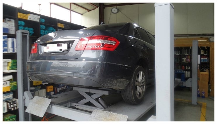  벤츠 E200 브레이크 정상화 작업 (브레이크패드와 오일교환)