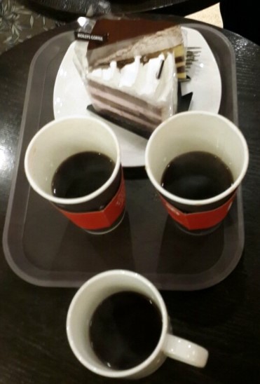  오랜만에 할리스커피