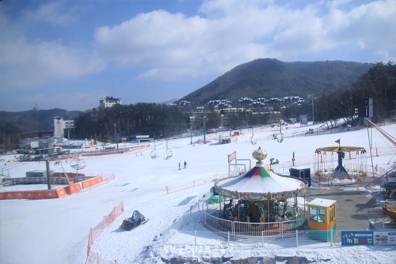 대관령 발왕산 정상에서 내려다본 용평리조트 전경